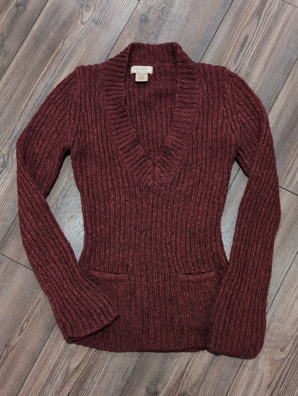Arizona Jean Company Women's Burgundy V-Neck Sweater Small
